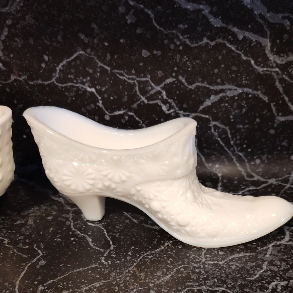 2 Fenton Shoe Slippers Daisy And Button And Cat Hobnail Patterns Milk - Picture 4 of 7